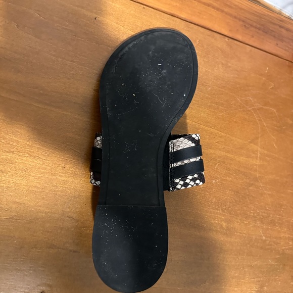 Worn maybe 4 times. Comes w box. - Picture 4 of 5